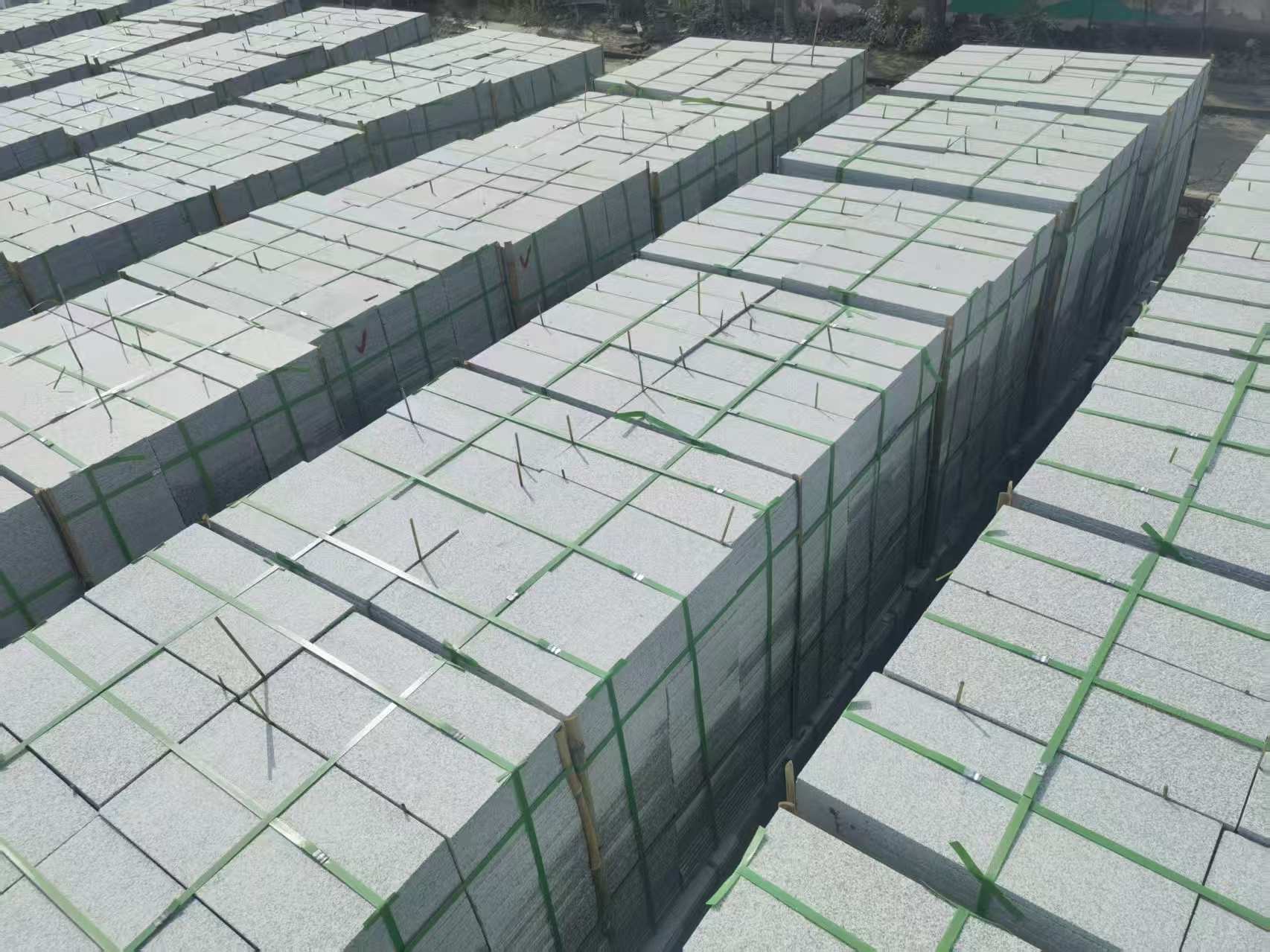 襄阳 芝麻白1.8公分火烧300*600地铺，清仓大甩卖