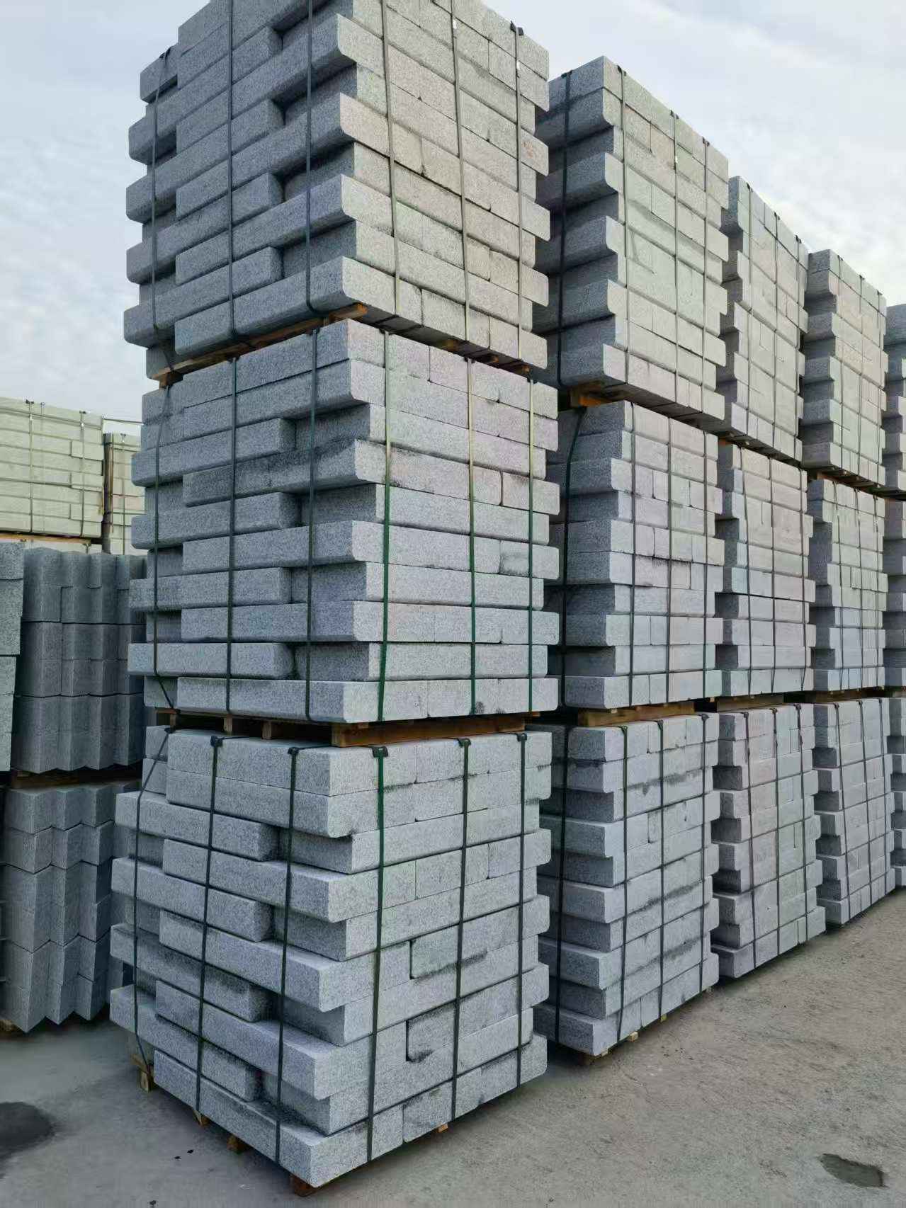 襄阳 路沿石（路侧石），颜色一致，尺寸标准