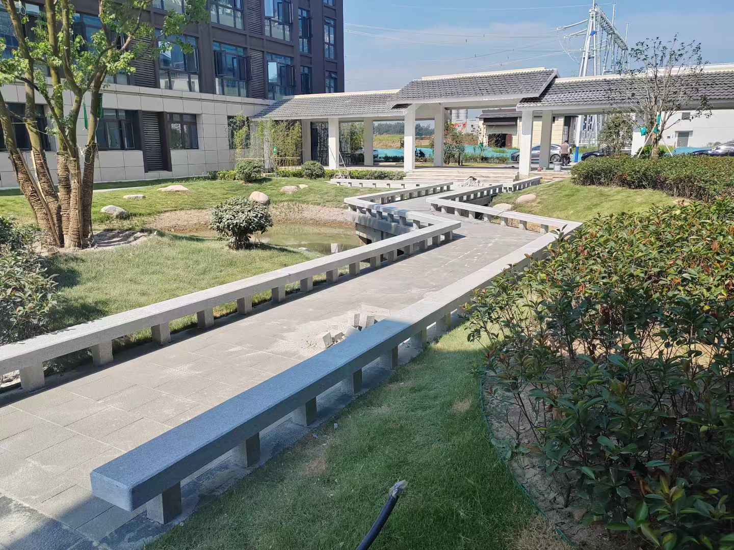 襄阳 芝麻灰小区坐凳&栏杆安装效果