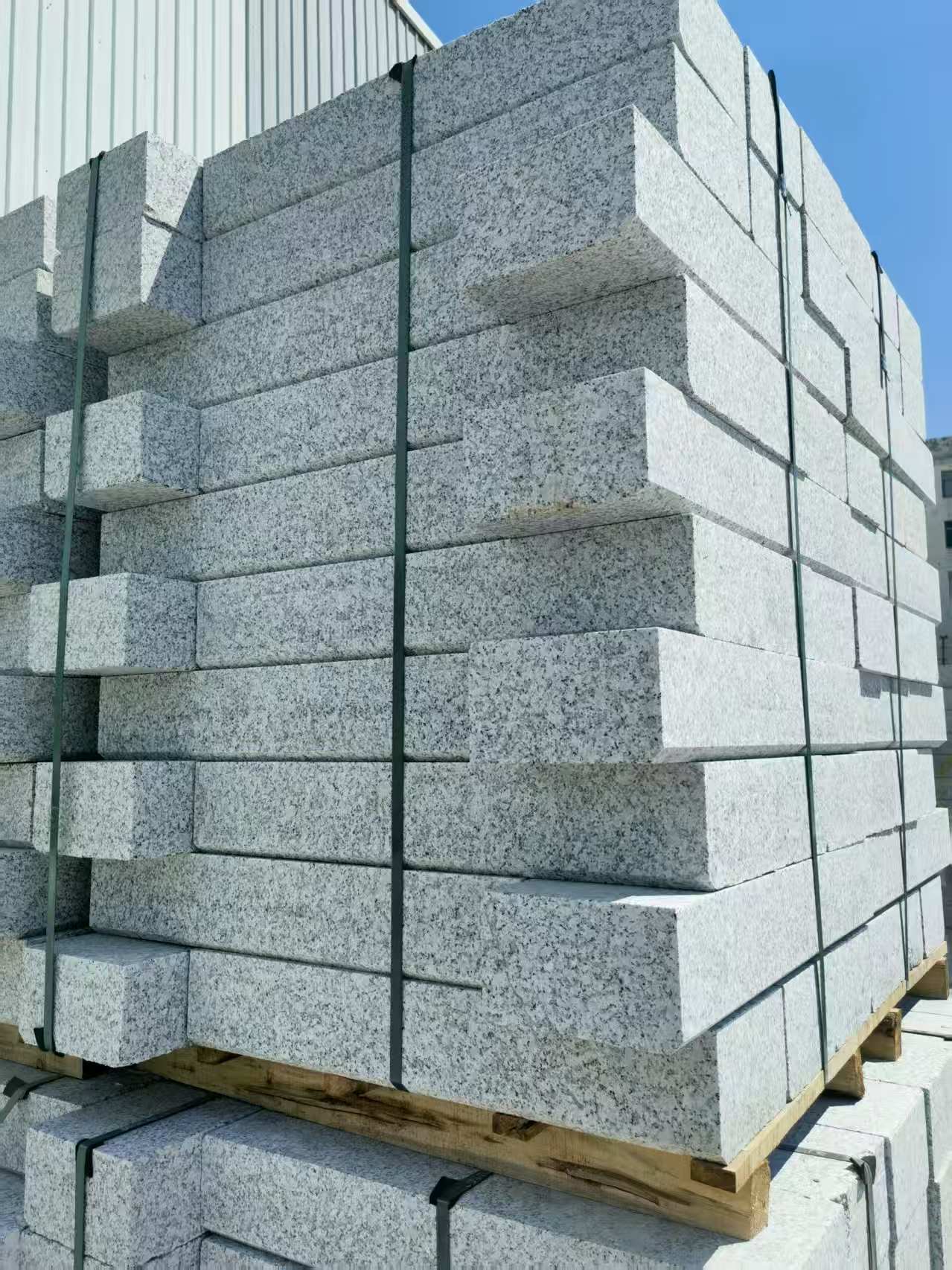 襄阳 路沿石颜色均匀、尺寸标准