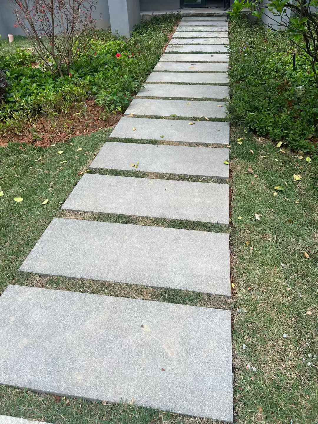 襄阳 芝麻黑小区踏步、汀步石铺装效果