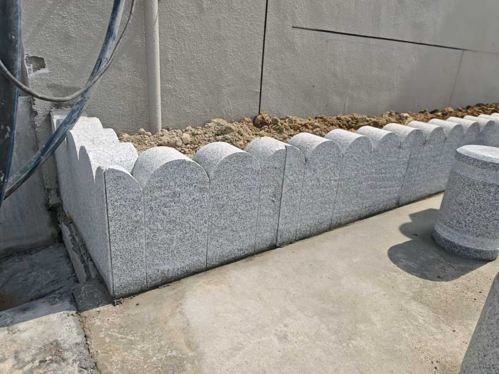 襄阳 芝麻白花岗岩花边石铺装效果图